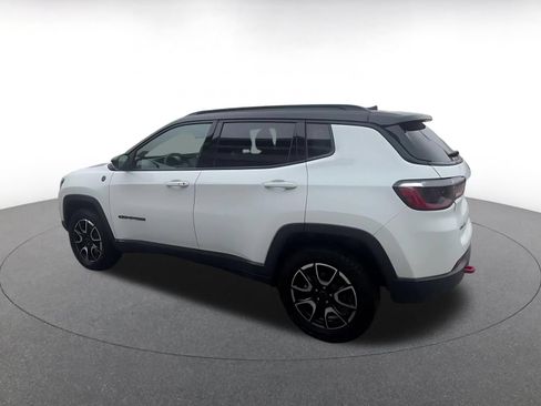 Used 2025 Jeep Compass Trailhawk AWD/4WD image 10