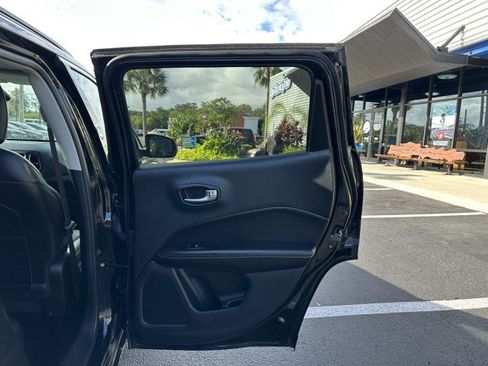 Used 2021 Jeep Compass Latitude image 41