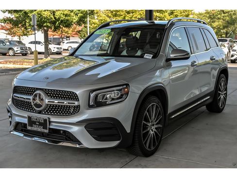 Used 2022 Mercedes-Benz GLB 250 4MATIC image 3