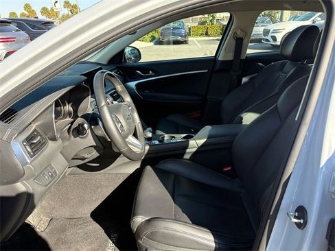 Used 2022 Genesis G70 2.0T image 9