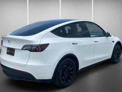 Used 2023 Tesla Model Y Long Range AWD/4WD image 7