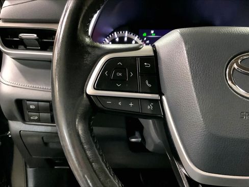 Used 2022 Toyota Highlander XLE AWD/4WD image 24