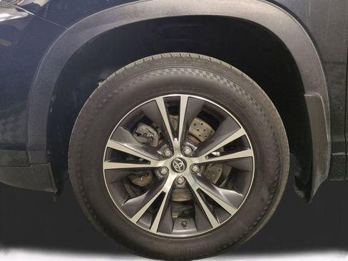 Used 2018 Toyota Highlander Plus AWD/4WD image 11