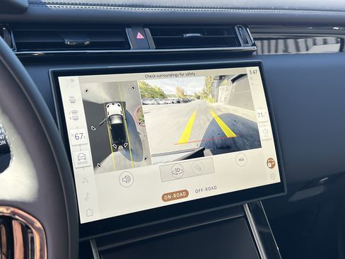 New 2026 Land Rover Range Rover Velar Dynamic SE image 25