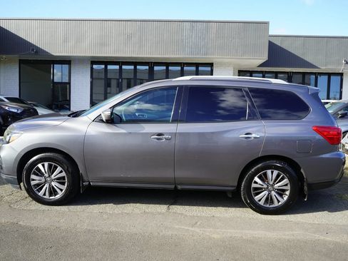 Used 2017 Nissan Pathfinder SL FWD image 2