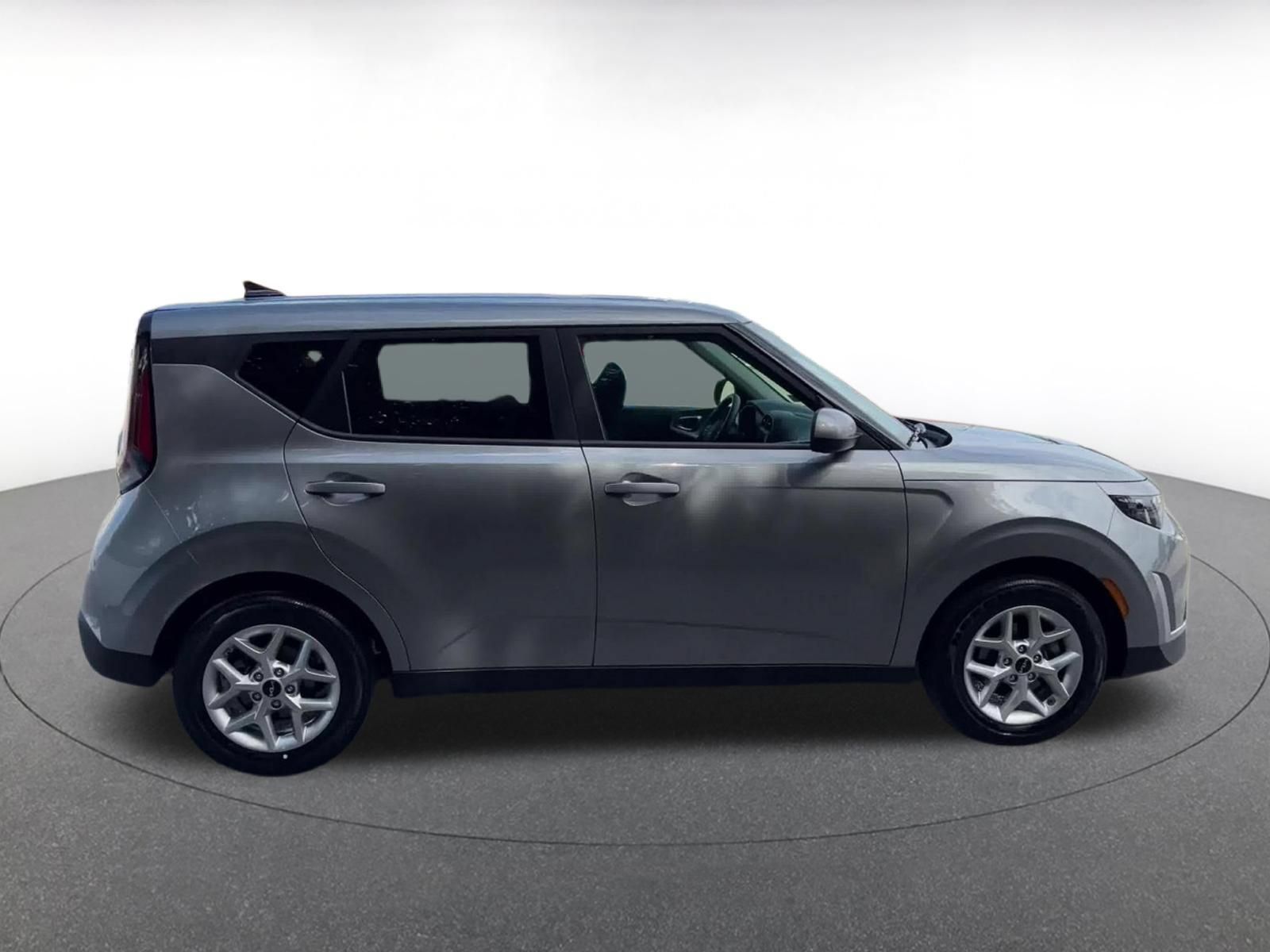 Used 2025 Kia Soul LX w/ LX Technology Package FWD image 15