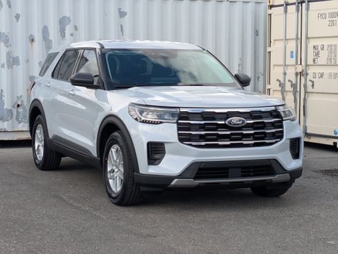New 2026 Ford Explorer Active RWD image 2