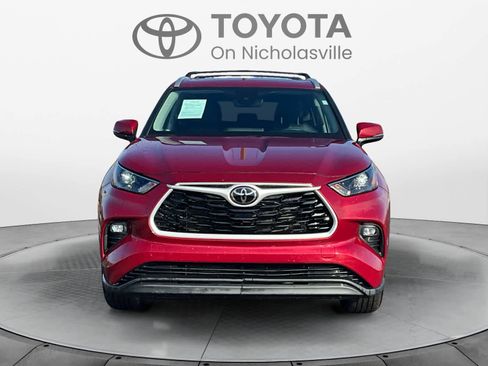Used 2024 Toyota Highlander XLE image 8