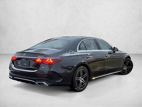 Used 2024 Mercedes-Benz E 450 4MATIC Sedan image 5