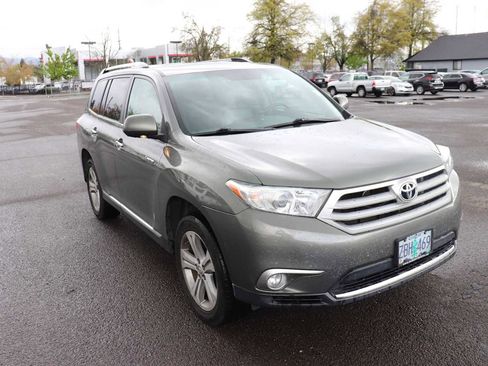 Used 2011 Toyota Highlander Limited w/ Tow Pkg image 3