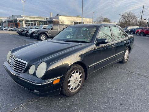 Used 2001 Mercedes-Benz E 320 Sedan image 2