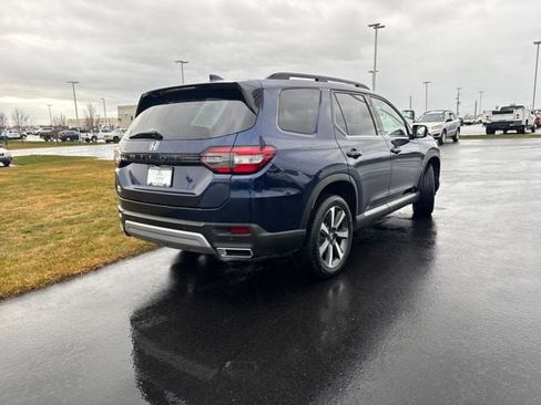 Used 2023 Honda Pilot Elite image 3