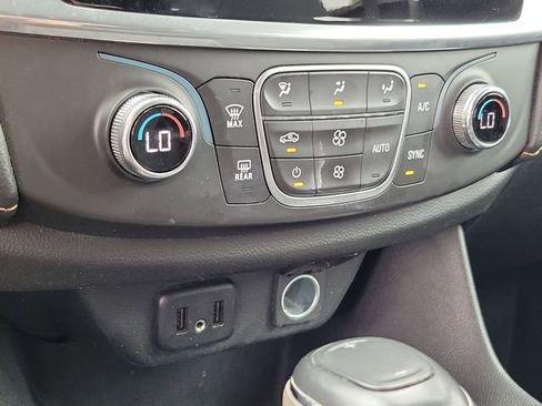 Used 2020 Chevrolet Traverse LS FWD image 25