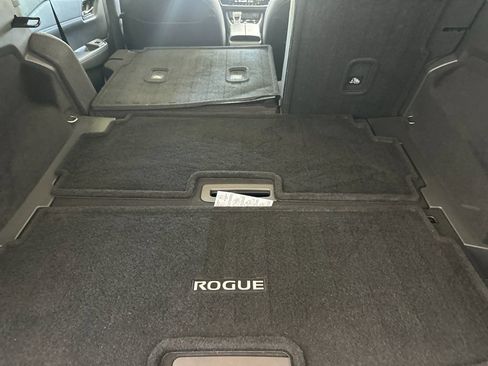 Used 2025 Nissan Rogue SL w/ Tech Package FWD image 14