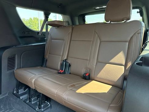 Used 2021 Chevrolet Suburban High Country w/ Premium Package RWD image 10