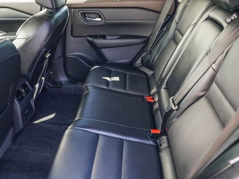 Used 2022 Nissan Rogue SV w/ SV Premium Package image 16