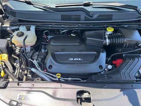Used 2018 Chrysler Pacifica Touring Plus FWD image 14