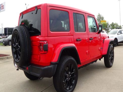 Certified 2025 Jeep Wrangler Unlimited Sahara w/ Safety Group AWD/4WD image 6