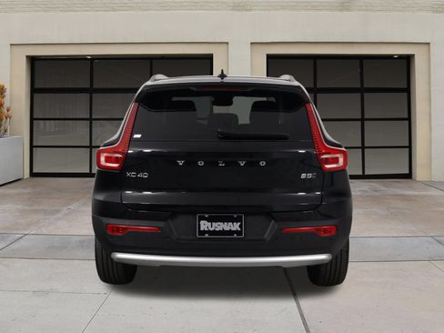 Certified 2025 Volvo XC40 B5 Plus AWD/4WD image 5