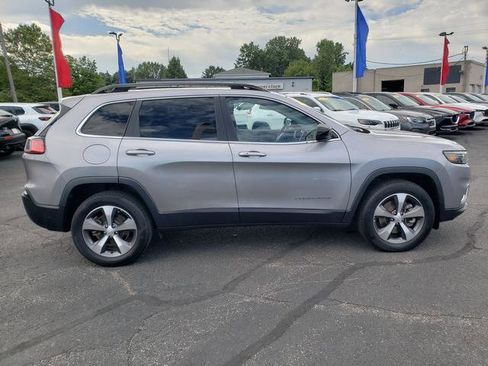 Used 2022 Jeep Cherokee Limited image 9