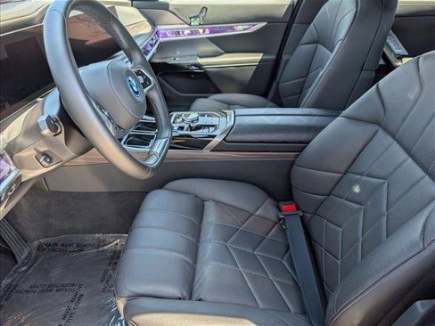 Used 2025 BMW i7 eDrive50 w/ Premium Package RWD image 17