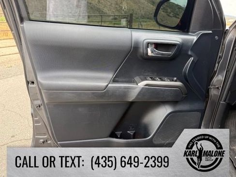 Used 2019 Toyota Tacoma TRD Sport w/ Technology Package RWD image 13
