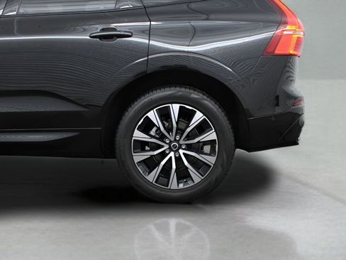 Certified 2025 Volvo XC60 B5 Plus w/ Protection Package Premier AWD/4WD image 39