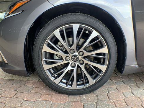Used 2019 Lexus ES 300h w/ Premium Package FWD image 10