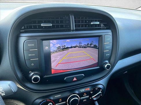 Used 2023 Kia Soul LX w/ LX Technology Package image 21