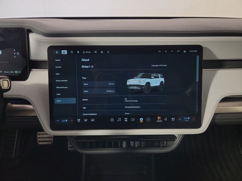 Used 2023 Rivian R1S Adventure AWD/4WD image 29