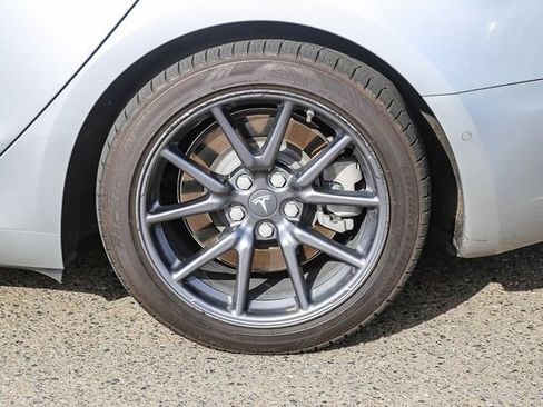 Used 2018 Tesla Model 3 Long Range RWD image 12