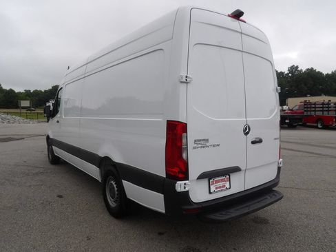 Used 2023 Mercedes-Benz Sprinter 2500 image 5