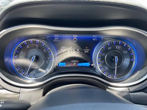 Used 2017 Chrysler 300 Limited RWD image 17