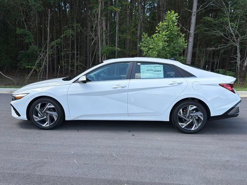 New 2026 Hyundai Elantra Limited FWD image 2