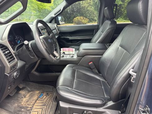Used 2018 Ford Expedition XLT w/ Equipment Group 202A AWD/4WD image 5