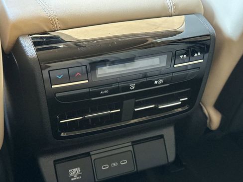 Certified 2025 Acura MDX FWD w/ Technology Package image 17