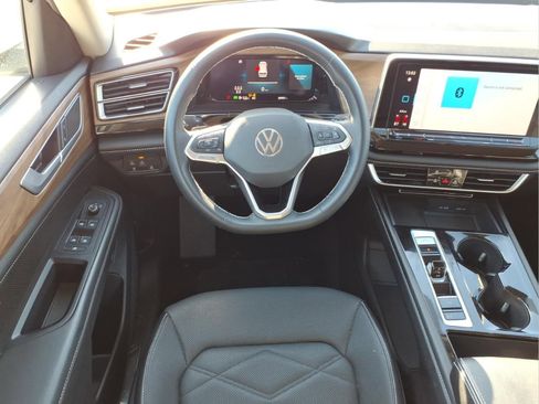 Used 2024 Volkswagen Atlas SE image 15
