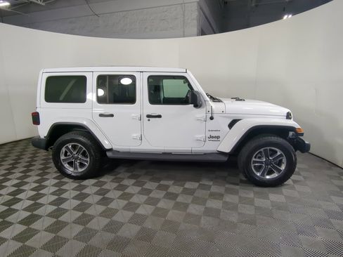 Used 2019 Jeep Wrangler Unlimited Sahara image 3