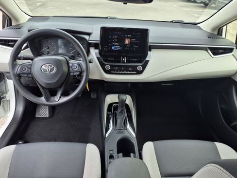Used 2023 Toyota Corolla LE FWD image 4