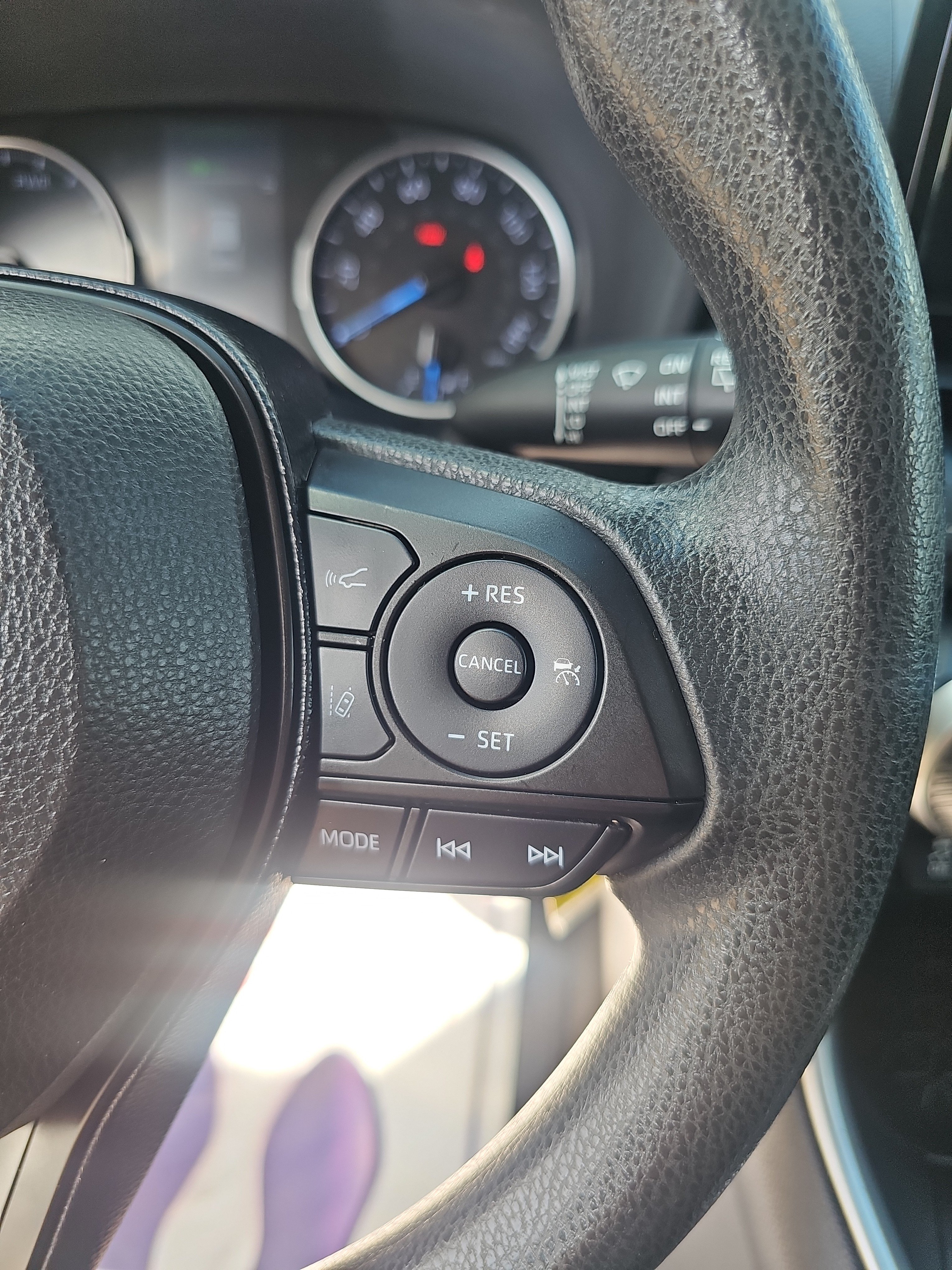 Used 2019 Toyota RAV4 LE w/ Carpet Mat Package AWD/4WD image 25
