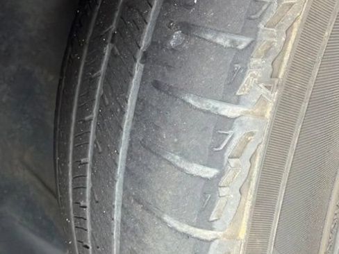 Used 2017 Ford Explorer XLT w/ Equipment Group 202A AWD/4WD image 5