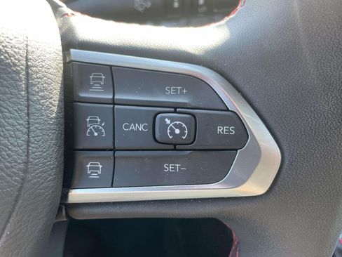 Used 2025 Jeep Compass Trailhawk AWD/4WD image 21