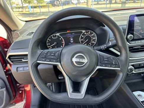 Used 2025 Nissan Altima 2.5 SV FWD image 27