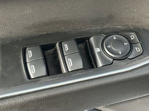 Used 2025 Chevrolet Silverado 1500 LT RWD image 18