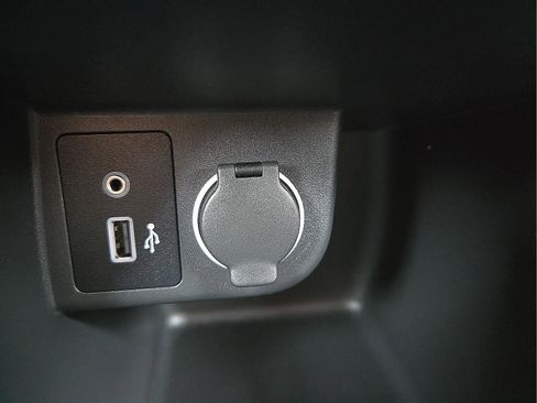 Used 2023 Nissan Kicks S FWD image 19