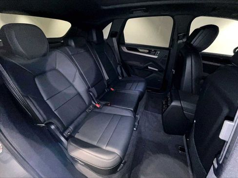 Used 2025 Porsche Cayenne E-Hybrid image 31