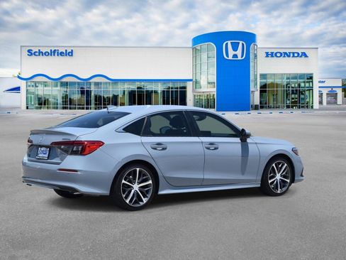 Used 2024 Honda Civic Touring image 3
