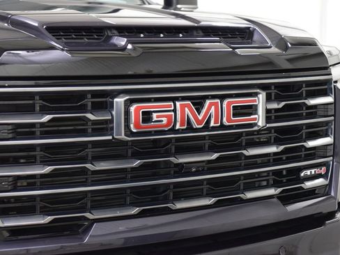 Used 2024 GMC Sierra 2500 AT4 w/ AT4 Premium Plus Package AWD/4WD image 11