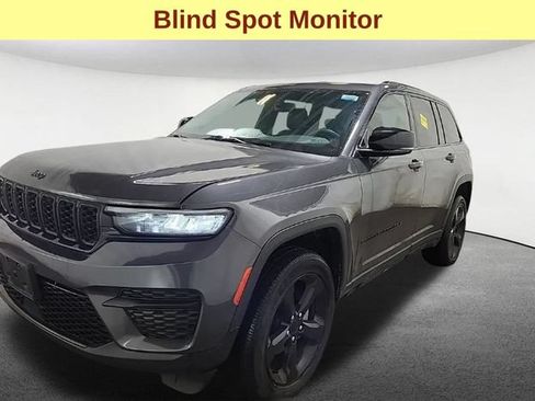 Used 2023 Jeep Grand Cherokee Altitude AWD/4WD image 4