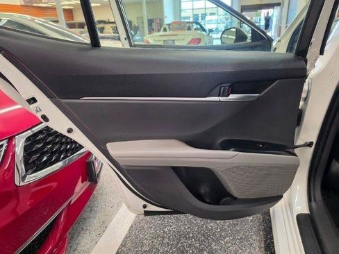 Used 2018 Toyota Camry LE FWD image 35
